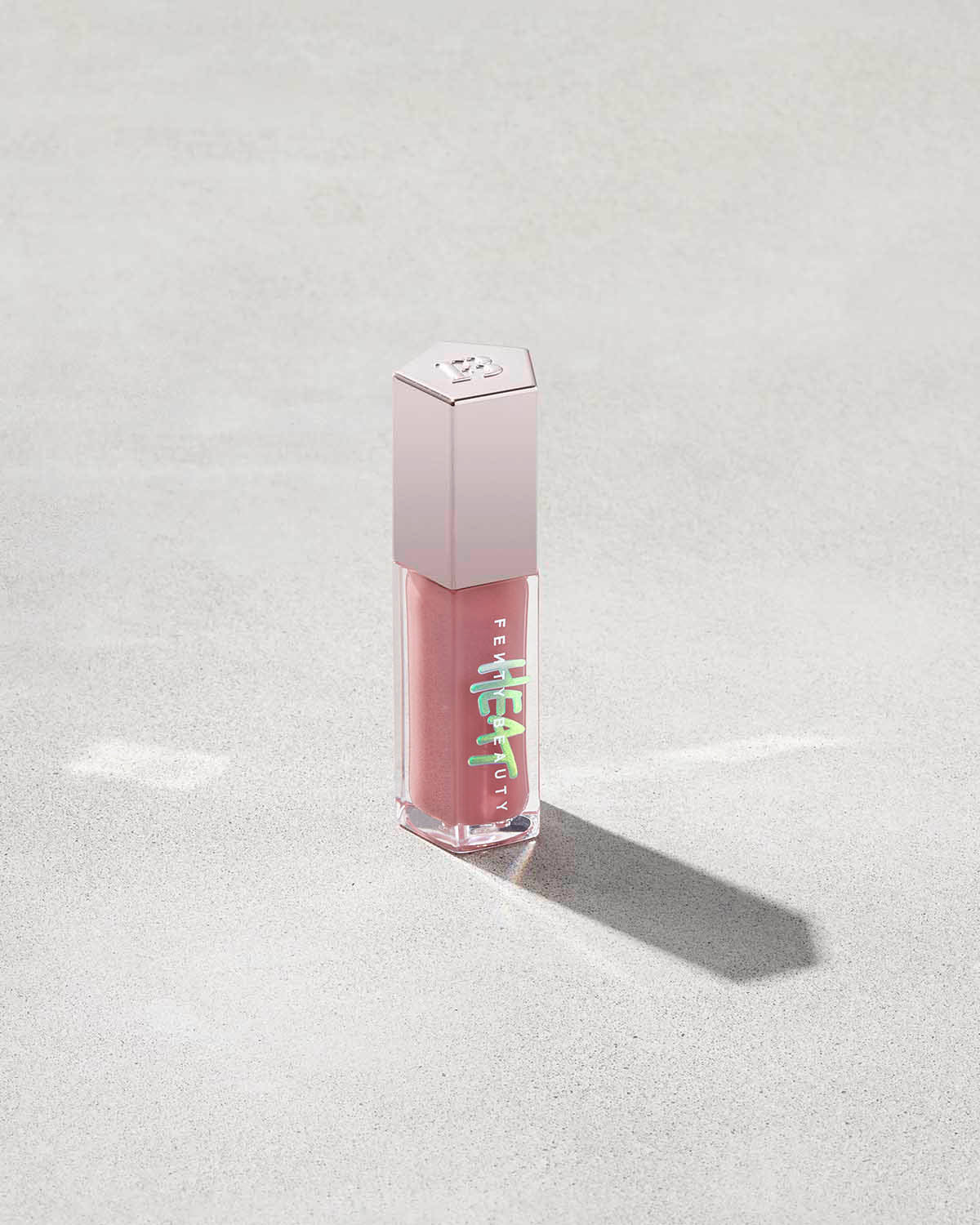 Fenty Beauty Gloss Bomb Heat Universal Lip Luminizer + Plumper ملمع و مكبر شفاه قلوس بمب هيت يونيفيرسال ليب من فينتي بيوتي