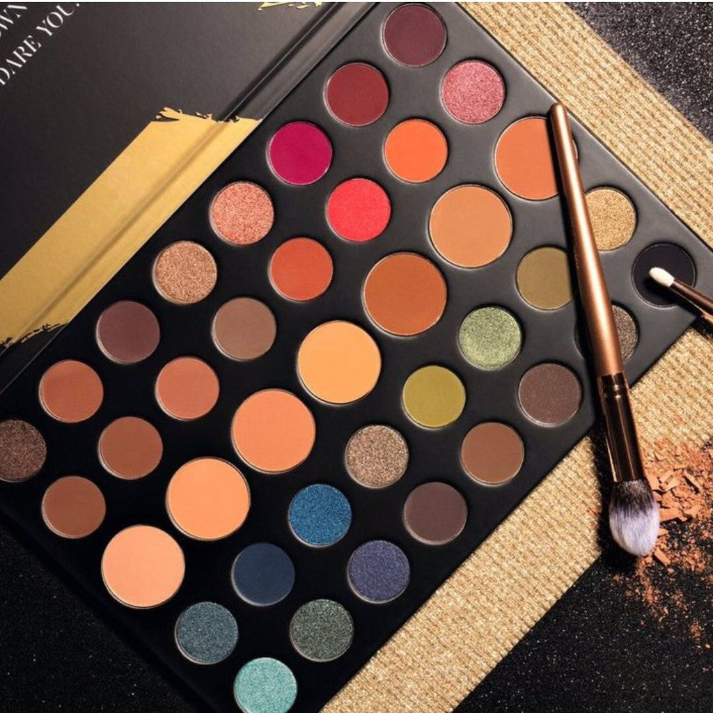 39A Dare to Create Artistry Eyeshadow Palette